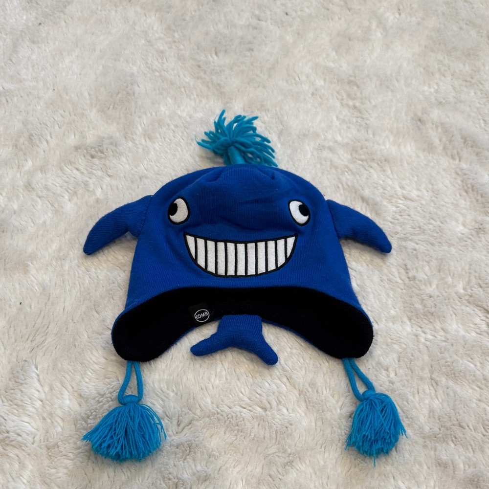 Kombi Whale Winter Knit Hat / Toque a age 3/4